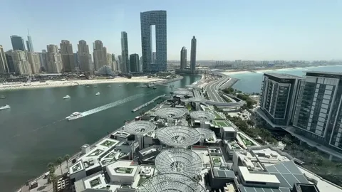 Dubai Marina Business Environment & Online Competition